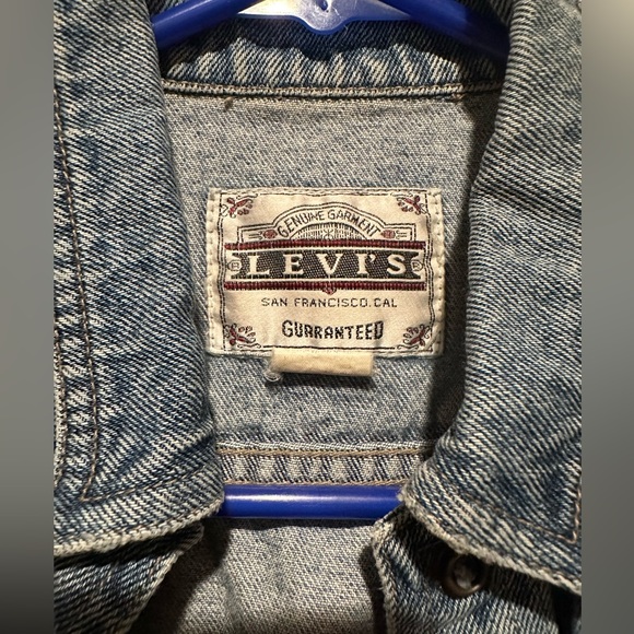 Levi’s cropped sleeveless jean jacket - Picture 2 of 3